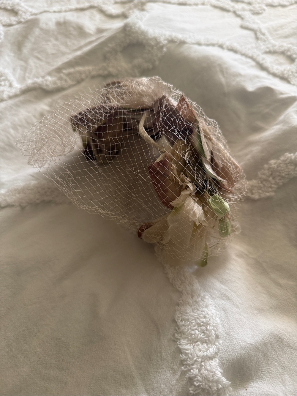 Vintage-Inspired Floral Veil Hair Clip - Cream & Blush